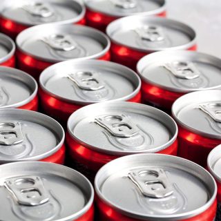 Celsius Holdings fatura US$ 783 mi no 1º tri de 2026 e perde 11% na bolsa no mesmo dia